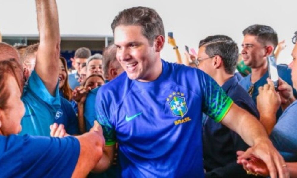 hugo-motta-desafia-stf-e-pauta-votacao-que-trava-acao-penal-do-golpe-de-8-de-janeiro