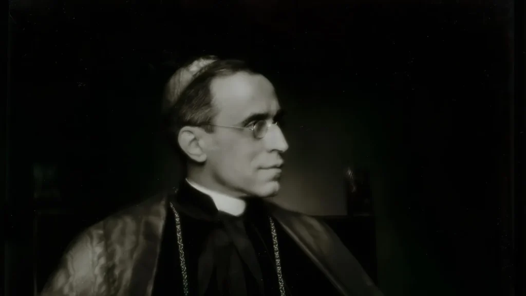 o-papa-que-explodiu-devido-a-um-embalsamamento-que-deu-errado