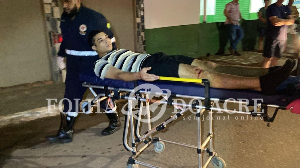 acidente-envolvendo-caminhonete,-carro-e-moto-deixa-pai-e-filho-feridos-em-rio-branco