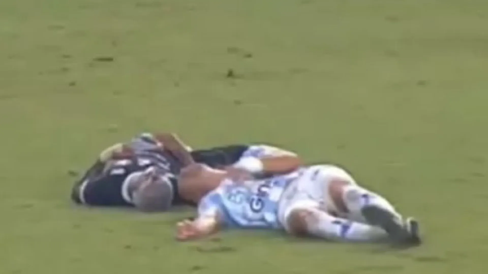 jogador-ficara-na-uti-por-tempo-indeterminado-apos-choque;-video