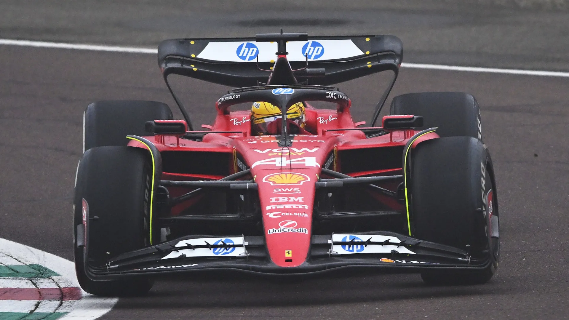 hamilton-critica-ferrari-apos-estreia-frustrante-na-australia:-‘grato-por-nao-ter-batido’
