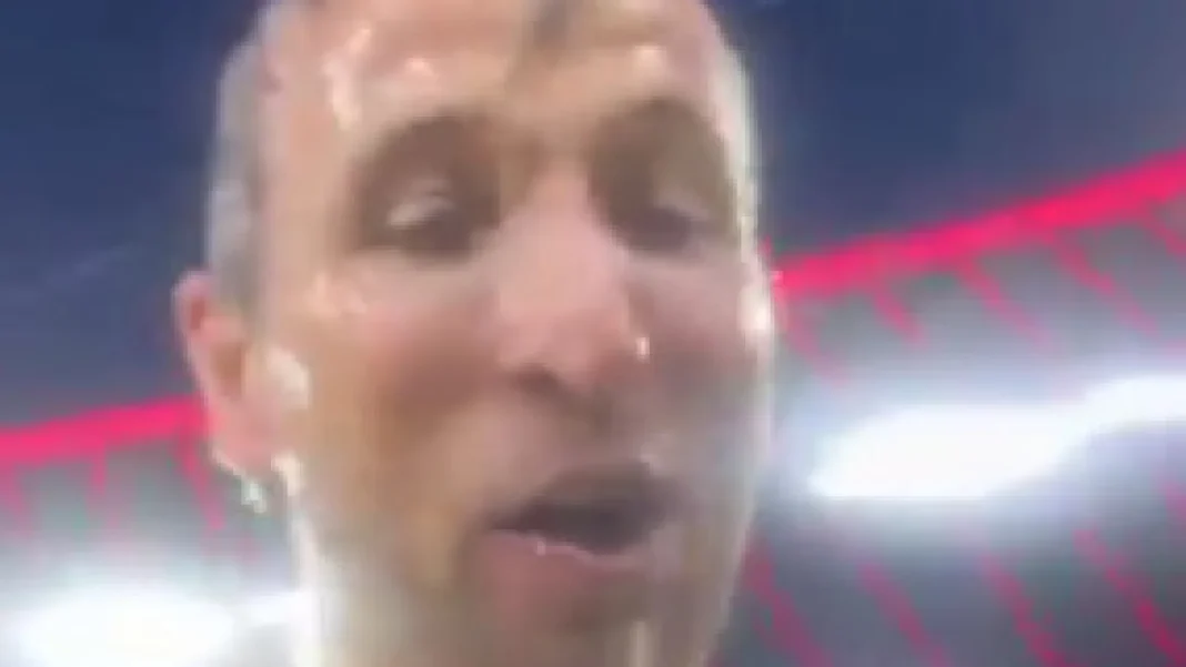 harry-kane-e-campeao-pela-primeira-vez-e-nao-escapa-de-‘banho’-de-cerveja
