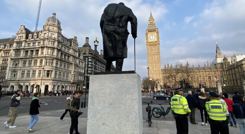 governo-britanico-vai-dificultar-obtencao-de-vistos-de-trabalho-e-facilitar-deportacoes