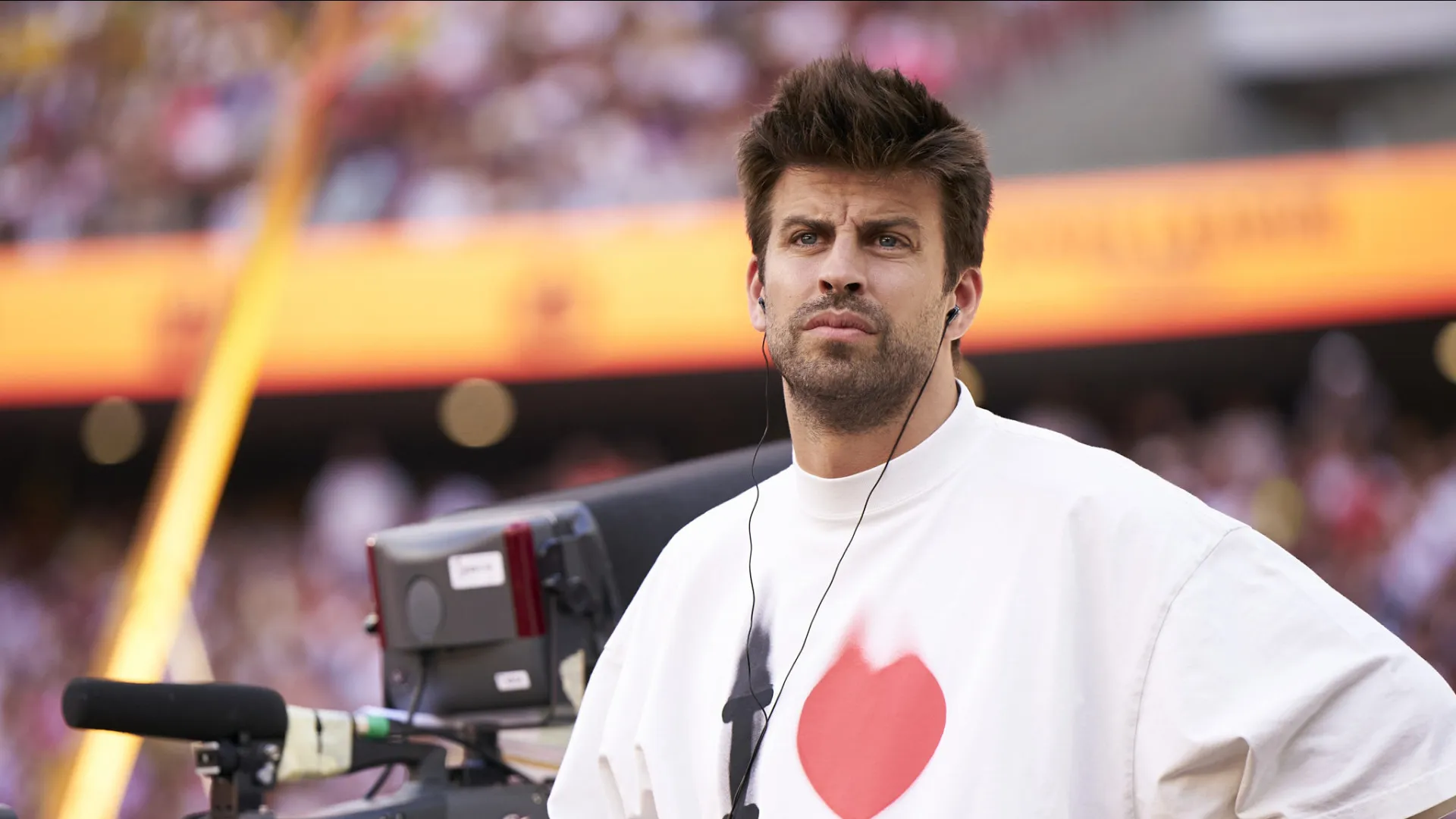 gerard-pique-se-emociona-e-defende-legalidade-de-comissoes-milionarias