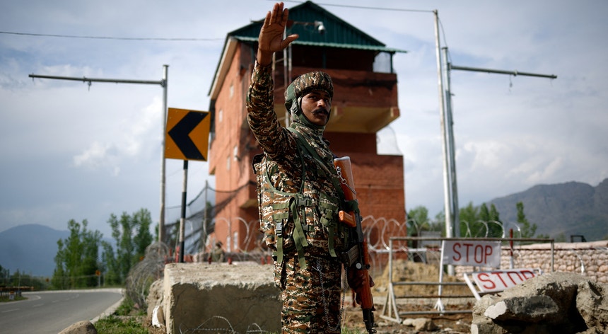 india-acusa-paquistao-de-violar-cessar-fogo-em-caxemira