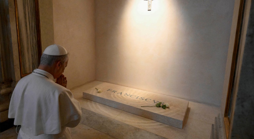 leao-xiv-visita-basilica-de-santa-maria-maior,-onde-esta-sepultado-francisco leao-xiv-visita-basilica-de-santa-maria-maior,-onde-esta-sepultado-francisco