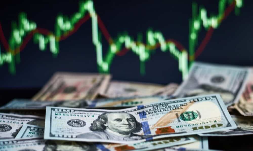 dolar-dispara-a-r$-5,69-e-impulsiona-acoes-brasileiras-em-alta-recorde