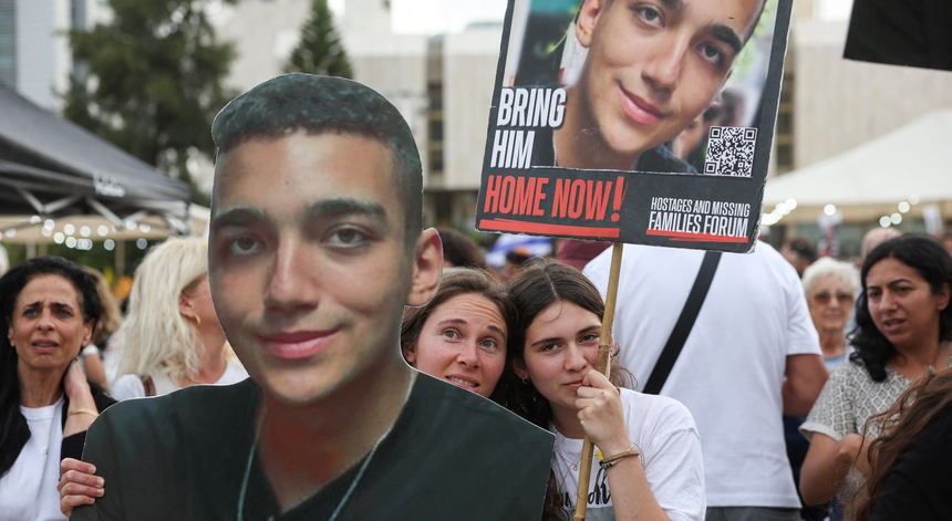 refem-israelo-americano-foi-libertado-pelo-hamas-e-ja-foi-entregue-as-forcas-isaelitas refem-israelo-americano-foi-libertado-pelo-hamas-e-ja-foi-entregue-as-forcas-isaelitas
