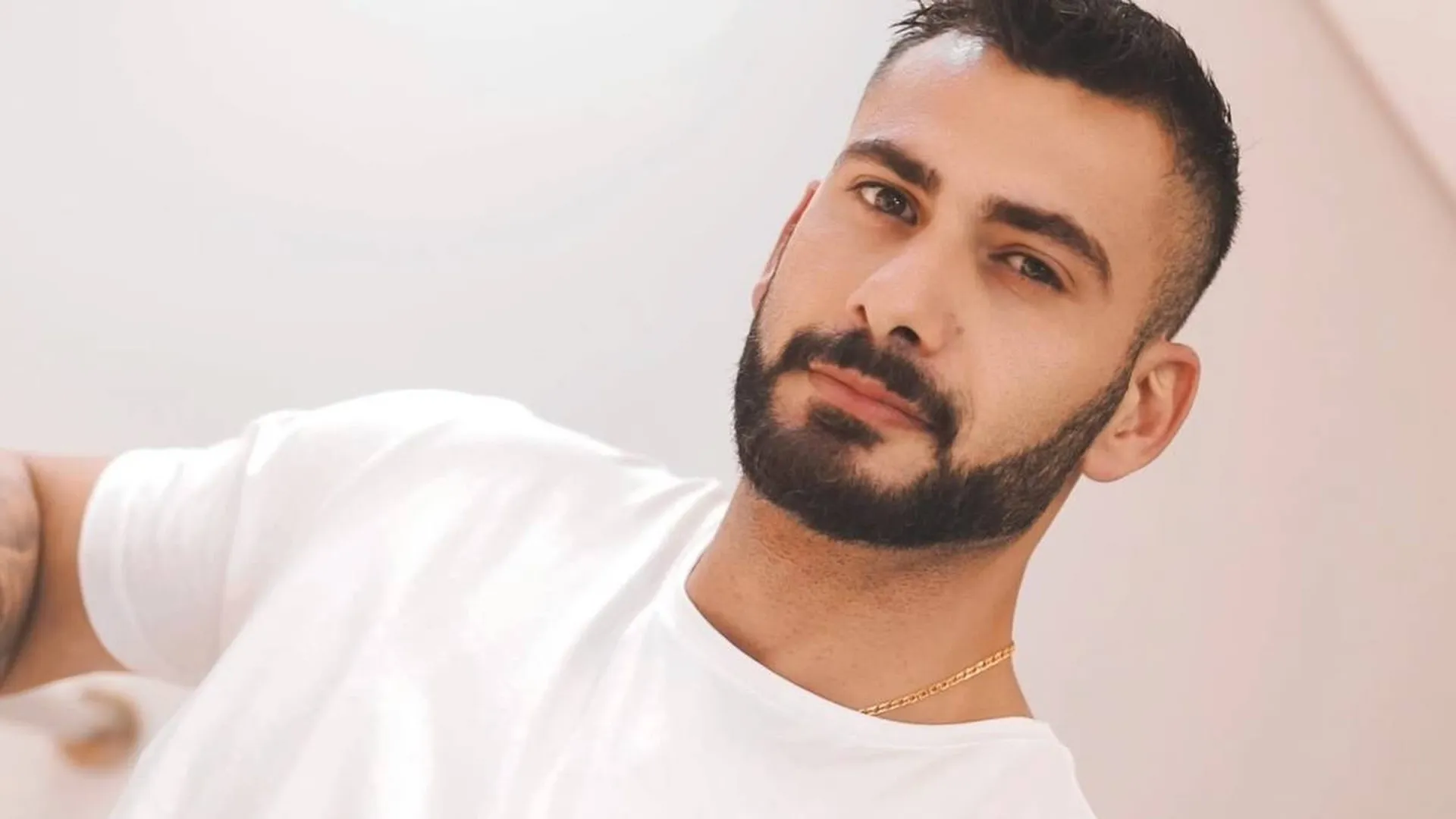 ex-bbb-nizam-anuncia-morte-da-mae