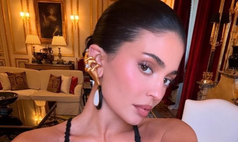 kylie-jenner-e-timothee-chalamet-tem-conversa-intima-revelada-no-tapete-vermelho