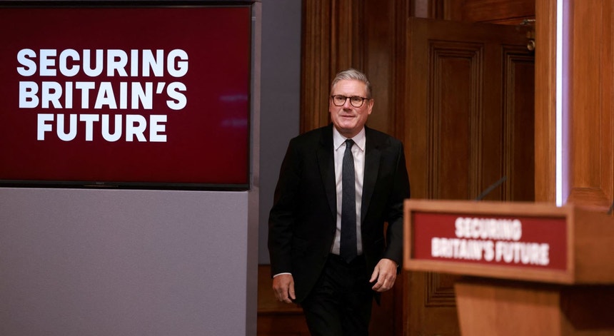 “ilha-de-estrangeiros”.-keir-starmer-endurece-leis-de-imigracao-no-reino-unido “ilha-de-estrangeiros”.-keir-starmer-endurece-leis-de-imigracao-no-reino-unido