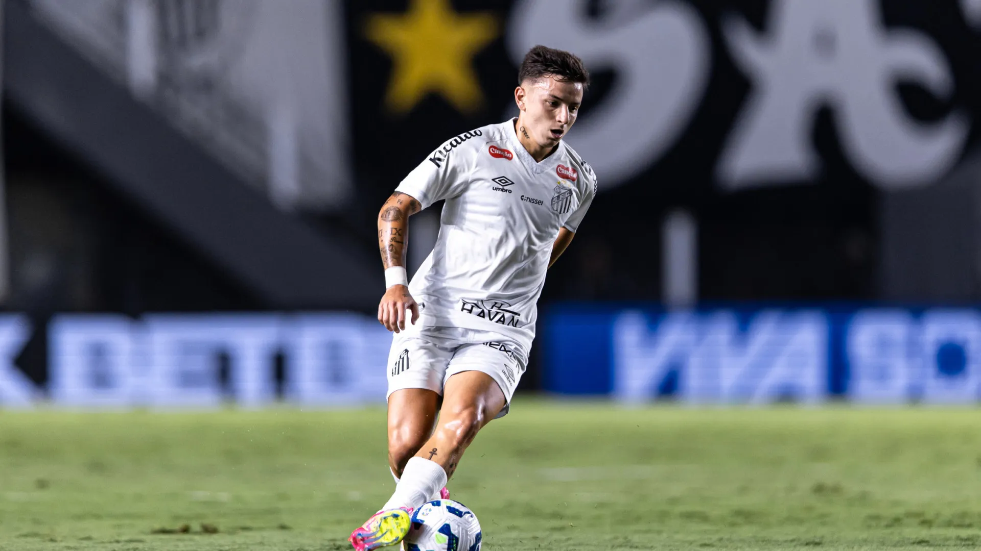 santos-nao-empolga-no-allianz,-empata-com-ceara-e-segue-em-penultimo