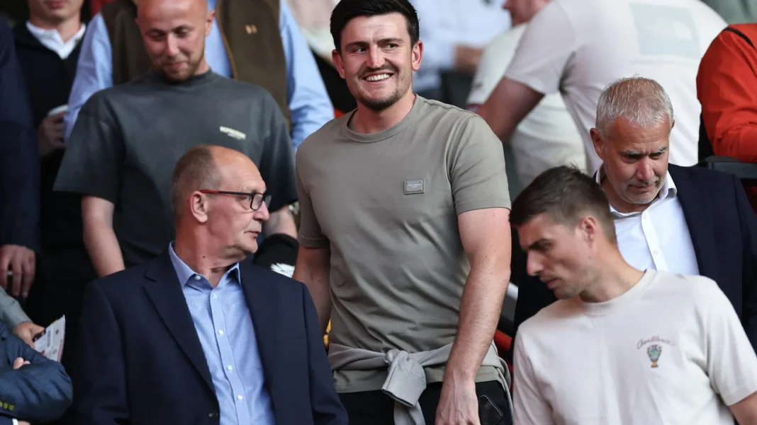 maguire-vai-ao-estadio-ver-ex-clube-garantir-vaga-na-final-do-playoff