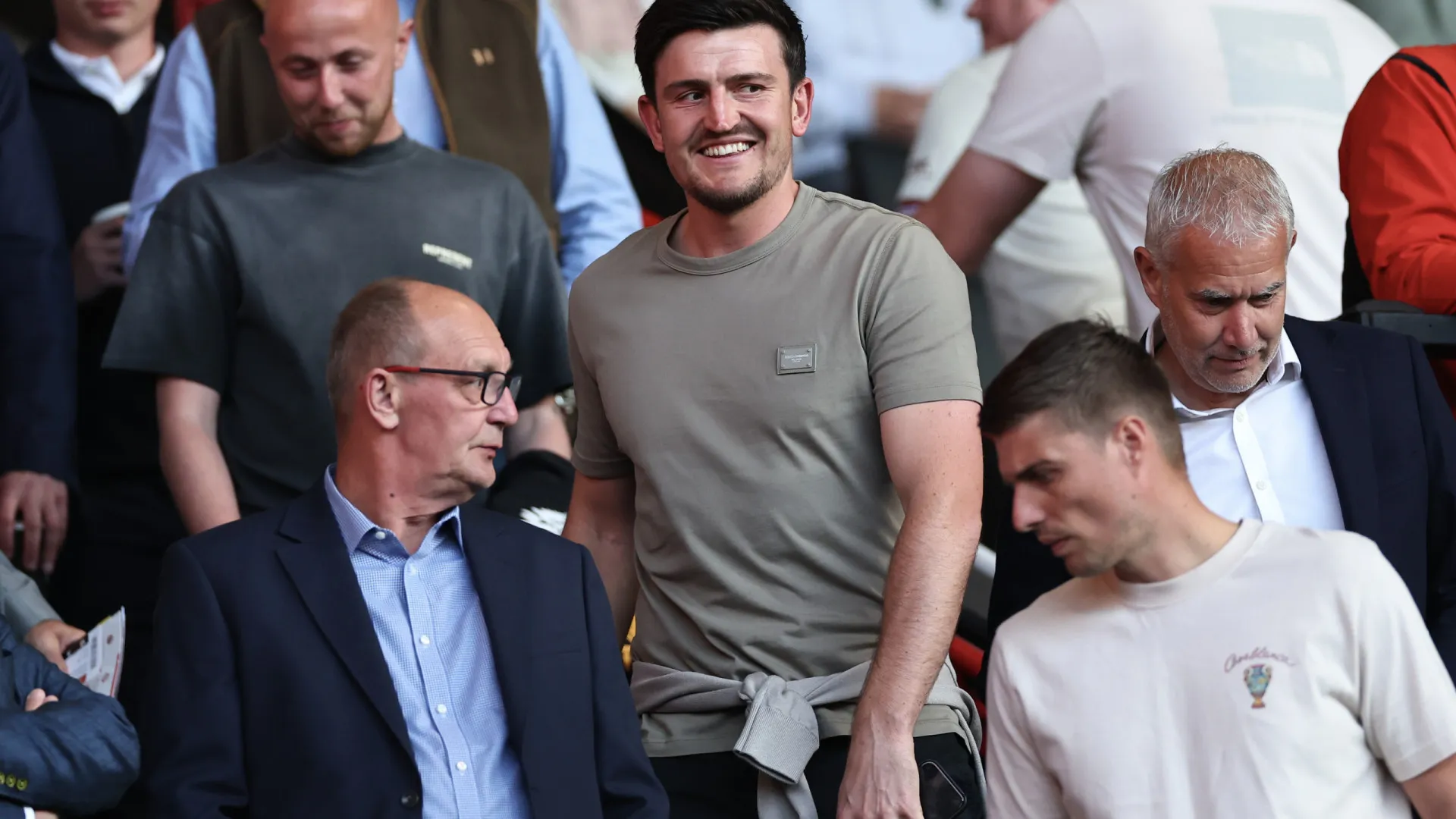 maguire-vai-ao-estadio-ver-ex-clube-garantir-vaga-na-final-do-playoff