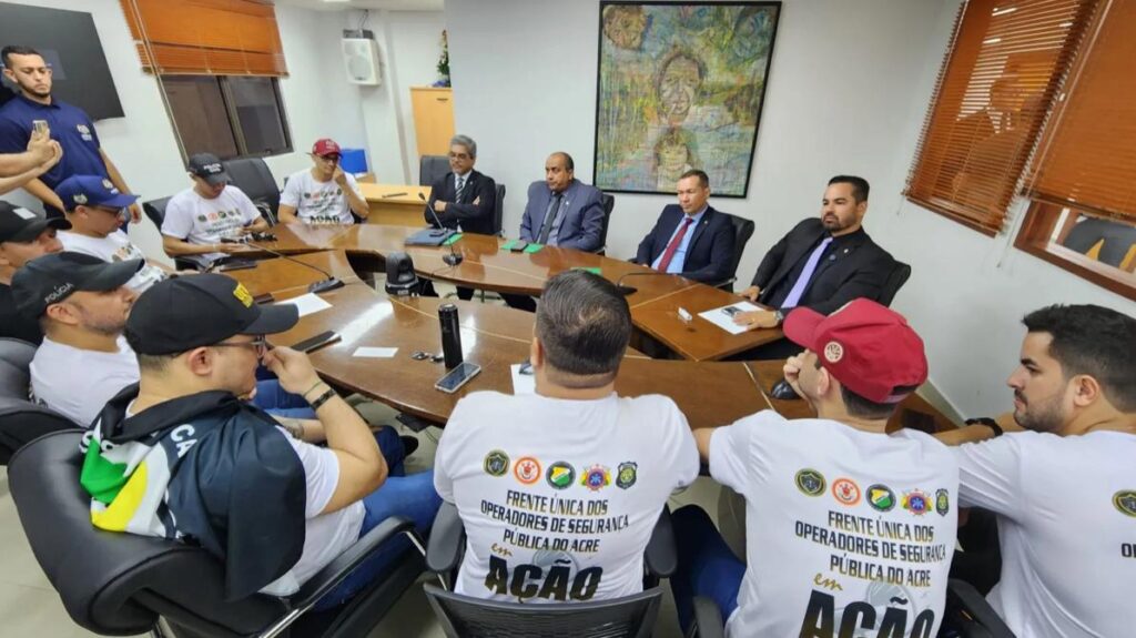 apos-protesto,-policiais-se-reunem-na-aleac-com-membros-da-comissao-de-seguranca-publica