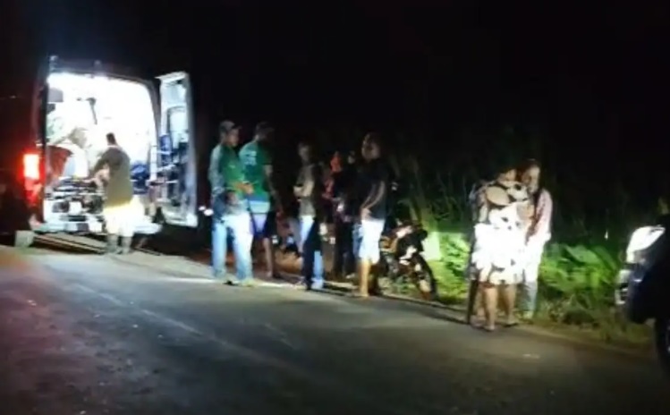 motociclista-fica-gravemente-ferido-ao-ser-atropelado-na-br-317;-motorista-de-caminhonete-foge