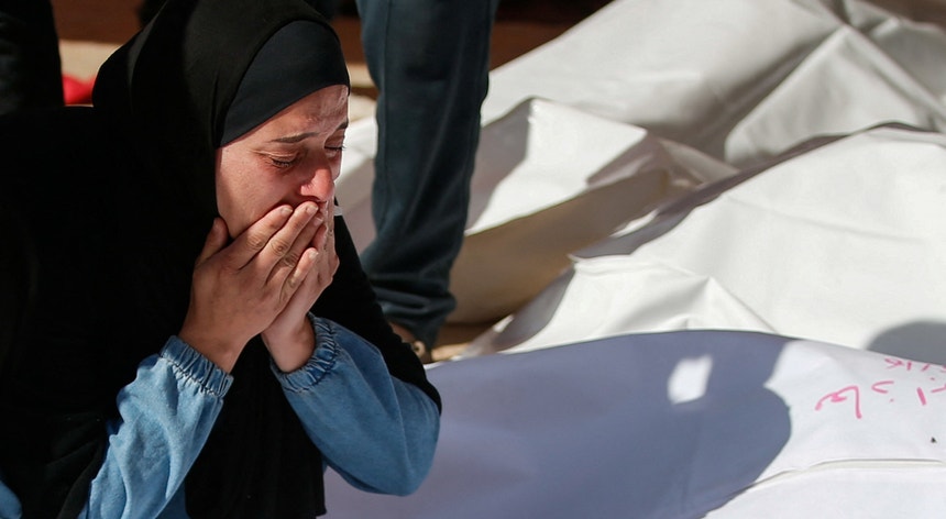 bombardeamentos-israelitas-matam-uma-centena-de-pessoas-em-gaza bombardeamentos-israelitas-matam-uma-centena-de-pessoas-em-gaza