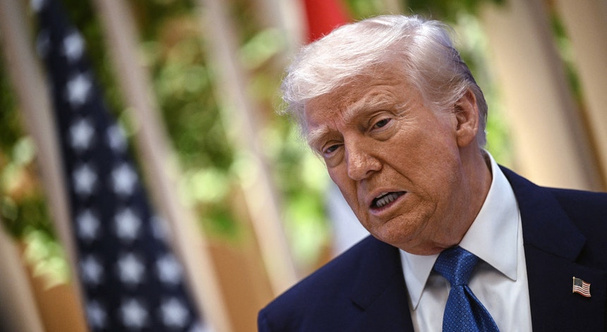 trump-acusa-ex-diretor-do-fbi-james-comey-de-o-ameacar-de-morte-no-instagram trump-acusa-ex-diretor-do-fbi-james-comey-de-o-ameacar-de-morte-no-instagram