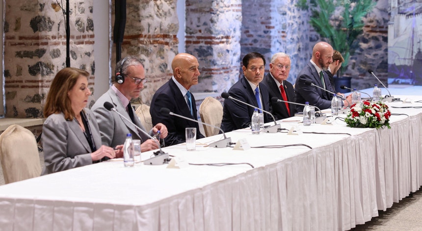 maratona-diplomatica.-delegacoes-russa-e-ucraniana-encontram-se-em-istambul maratona-diplomatica.-delegacoes-russa-e-ucraniana-encontram-se-em-istambul