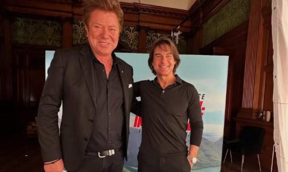 altura-de-tom-cruise-rouba-a-cena-em-foto-com-apresentador-e-viraliza-nas-redes