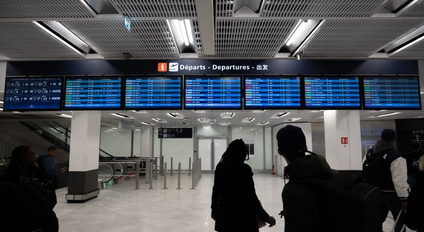 avaria-no-controlo-aereo-em-paris-orly-obriga-companhias-a-cancelar-40%-dos-voos avaria-no-controlo-aereo-em-paris-orly-obriga-companhias-a-cancelar-40%-dos-voos
