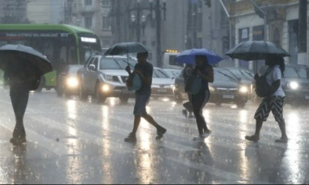 defesa-civil-emite-alerta-vermelho-para-temporais-na-campanha-e-sul-do-rs