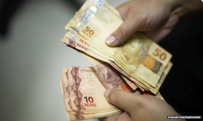 governo-antecipa-pagamento-de-maio-e-concede-premio-a-servidores-da-seguranca