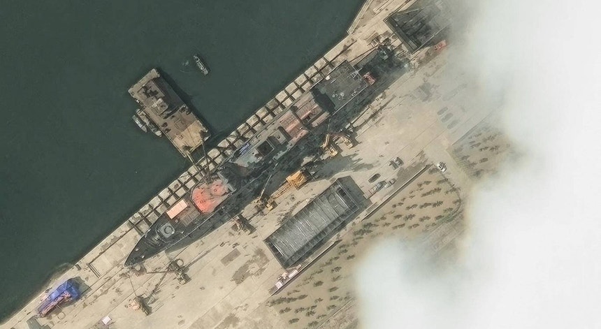 “seccoes-esmagadas”.-kim-irritado-com-“grave-acidente”-em-batismo-de-navio-de-guerra “seccoes-esmagadas”.-kim-irritado-com-“grave-acidente”-em-batismo-de-navio-de-guerra