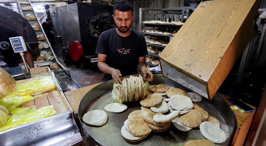 gaza.-com-chegada-de-farinha-padarias-voltam-a-produzir-pao