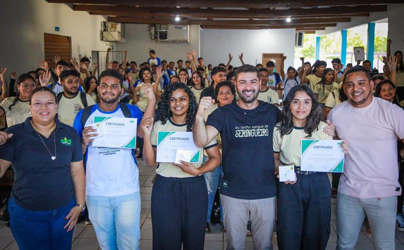 nicolau-junior-celebra-mais-estudantes-certificados-por-projeto-de-educacao-da-assembleia