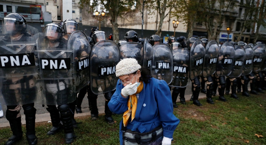 jornalistas-com-restricoes-no-acesso-as-instalacoes-governamentais-argentinas jornalistas-com-restricoes-no-acesso-as-instalacoes-governamentais-argentinas