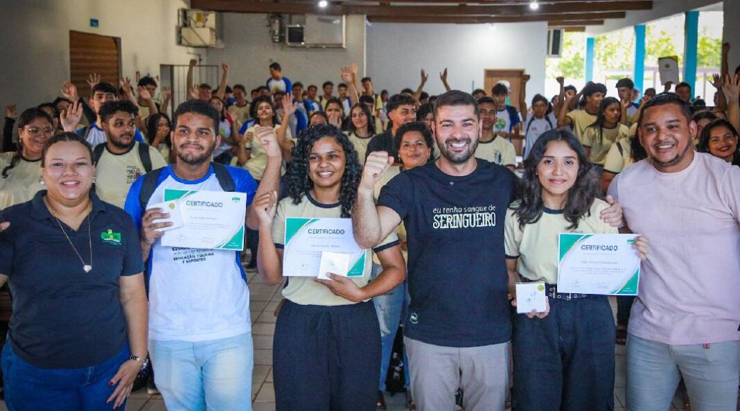nicolau-junior-celebra-mais-estudantes-certificados-por-projeto-de-educacao-da-assembleia