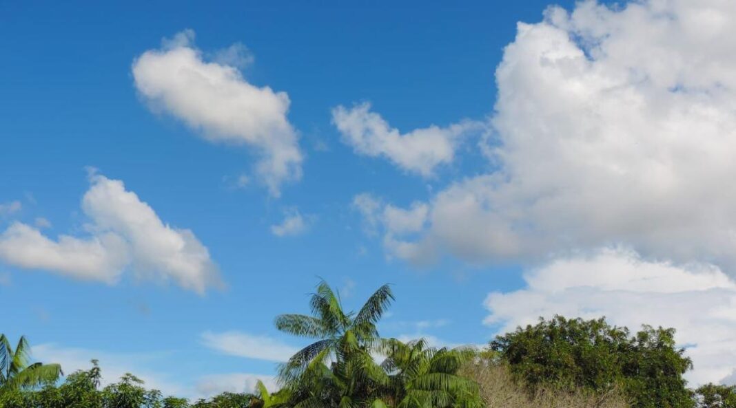 segunda-feira-(26)-deve-ser-quente,-com-chuvas-pontuais,-no-acre