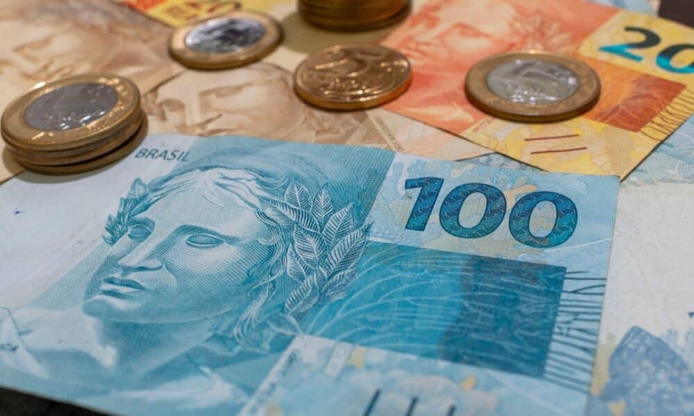 novo-salario-minimo-de-r$-1.518-impacta-economia-com-teto-de-2,5%