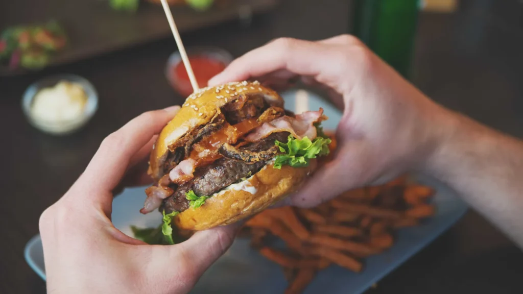 hamburguer-com-batata-frita:-da-para-comemorar-sem-culpa?