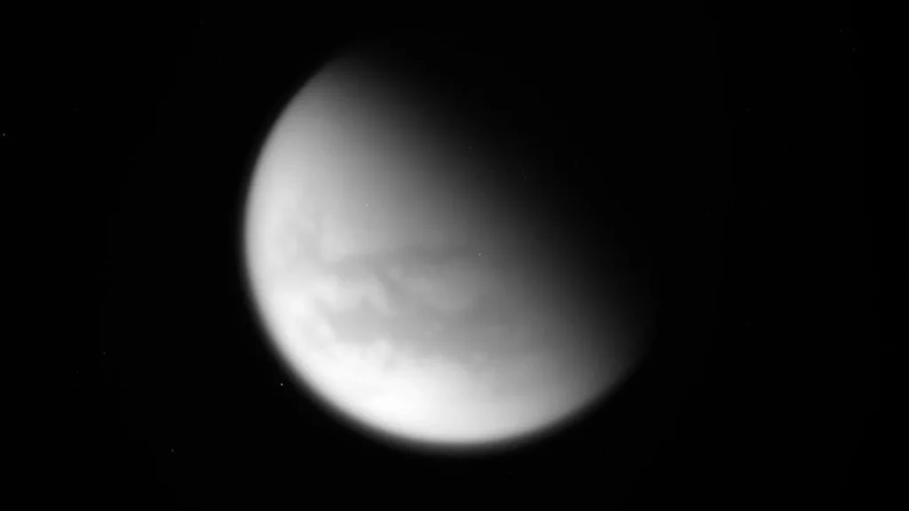 estudo-aponta-que-atmosfera-‘misteriosa’-de-tita-oscila-com-as-estacoes