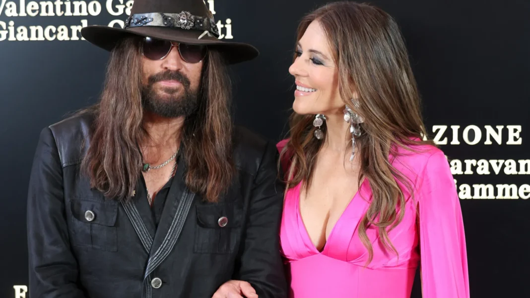 billy-ray-cyrus-e-elizabeth-hurley-estreiam-como-casal-no-tapete-vermelho