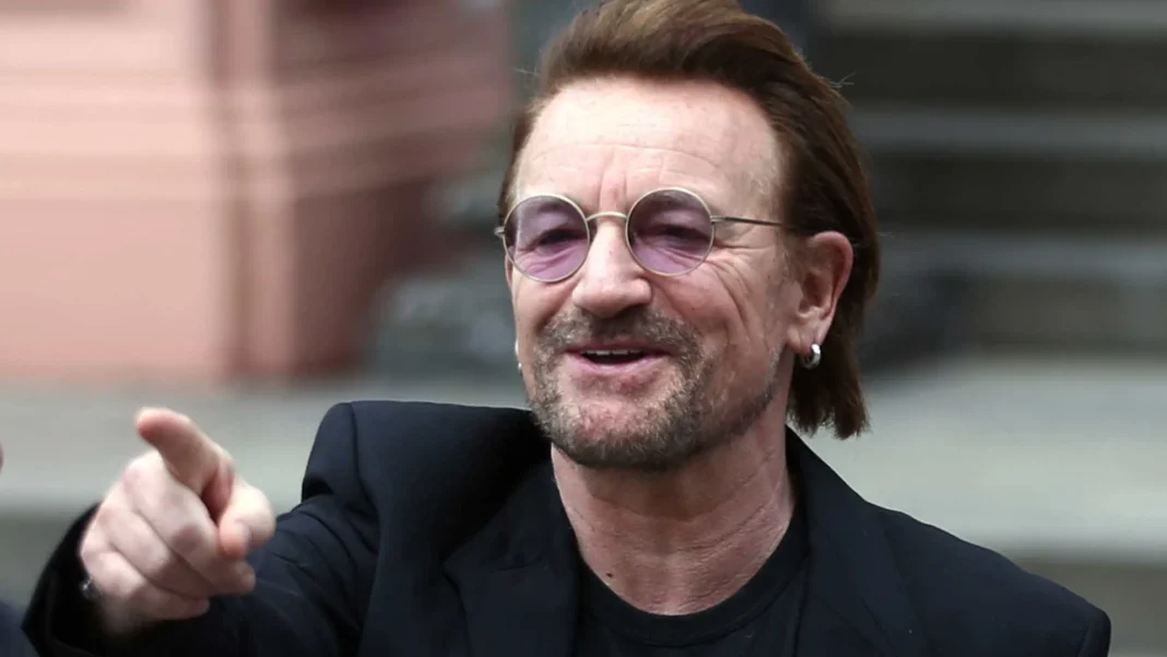 pedro-bial-recebe-bono,-do-u2,-no-episodio-1500-do-conversa-com-bial