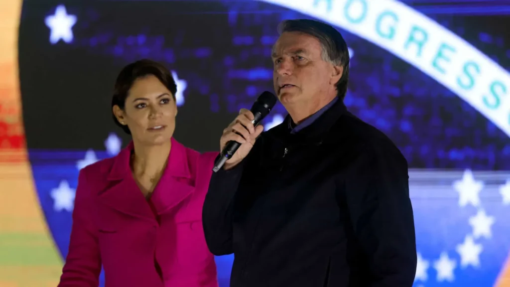 jair-bolsonaro-e-michelle-participam-de-seminario-do-pl-com-apoio-de-google-e-meta