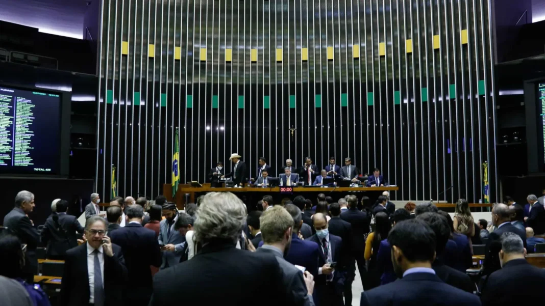 camara-aprova-urgencia-de-projeto-que-acaba-com-descontos-associativos-no-inss