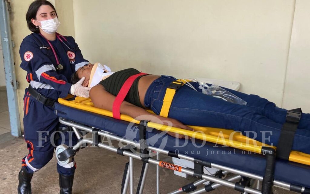 acidente-com-tres-motocicletas-deixa-moto-uber-e-mais-duas-pessoas-feridas-em-rio-branco