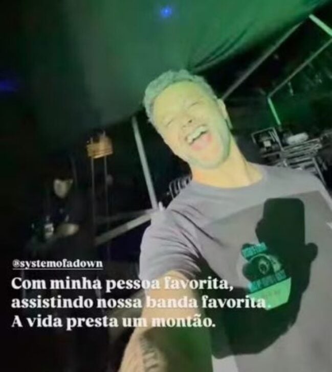 Lucas Lima curtindo o show de System Of A Down com o Theo