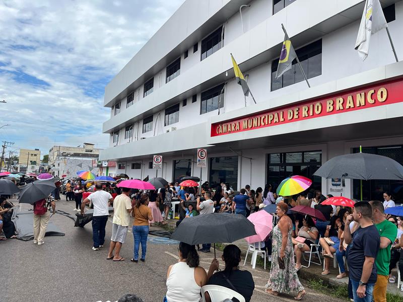 Profissionais da Educação realizam manifestação em frente à Câmara Municipal de Rio Branco | Cidade AC News – Notícias do Acre