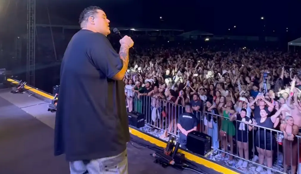 menos-e-mais-faz-primeiro-show-no-acre-e-arrasta-multidao-com-muito-pagode-em-rio-branco