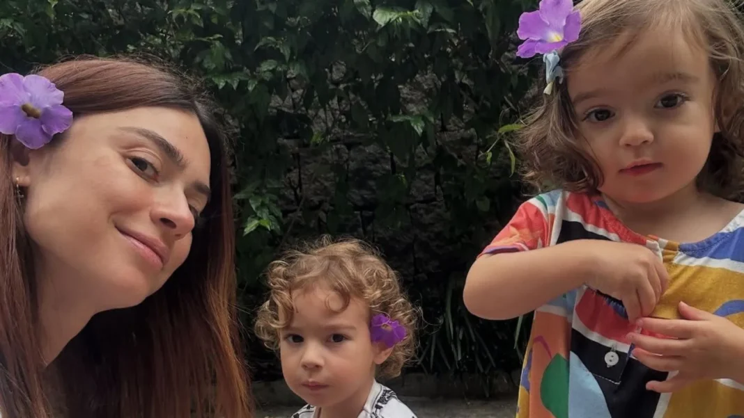 “meu-filho-nao-suporta-a-irma”,-diz-thaila-ayala-sobre-maternidade