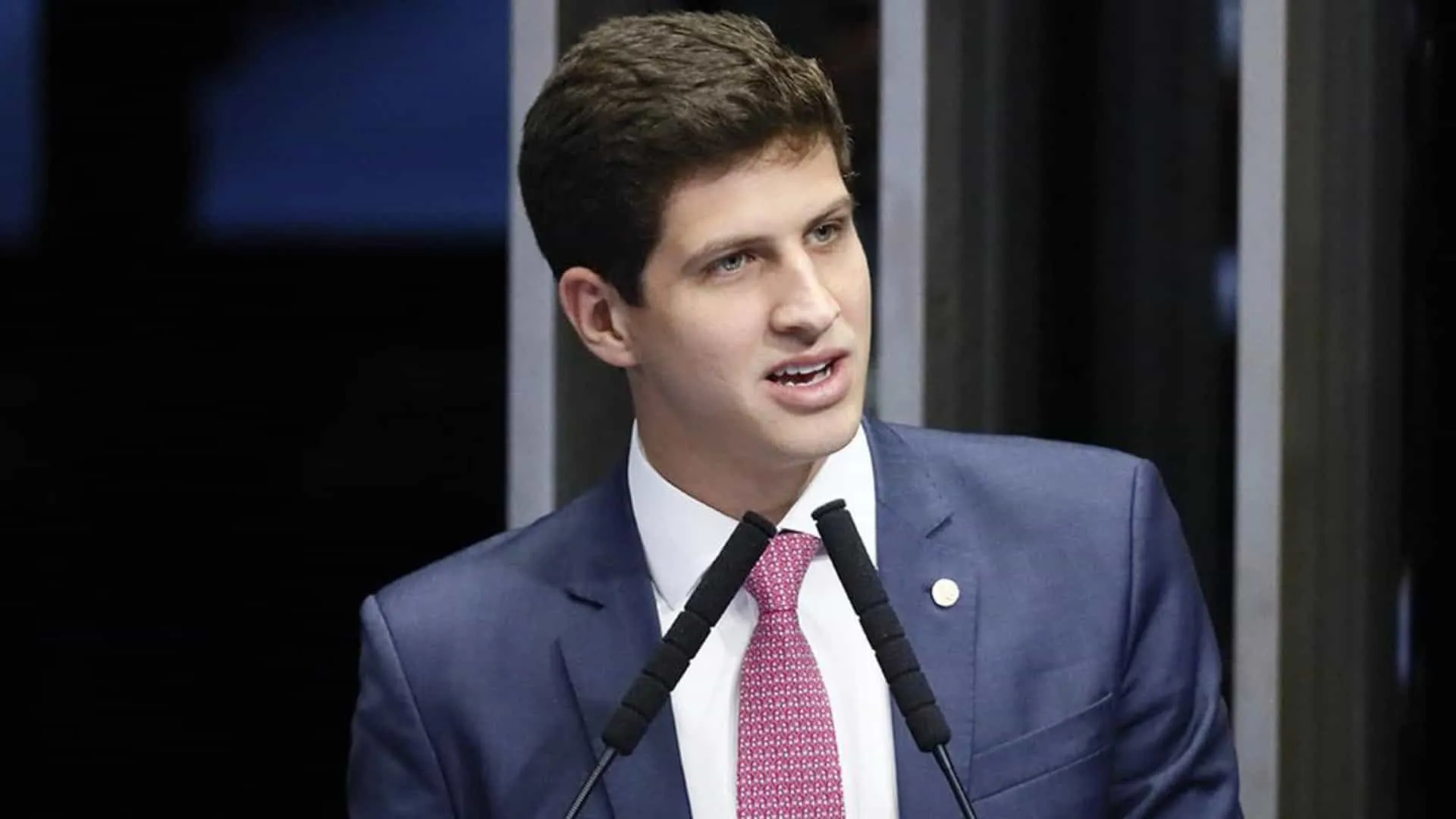 joao-campos-assume-o-psb-e-quer-alckmin-com-lula-em-2026