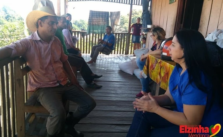 elzinha-mendonca-visita-moradores-da-transacreana