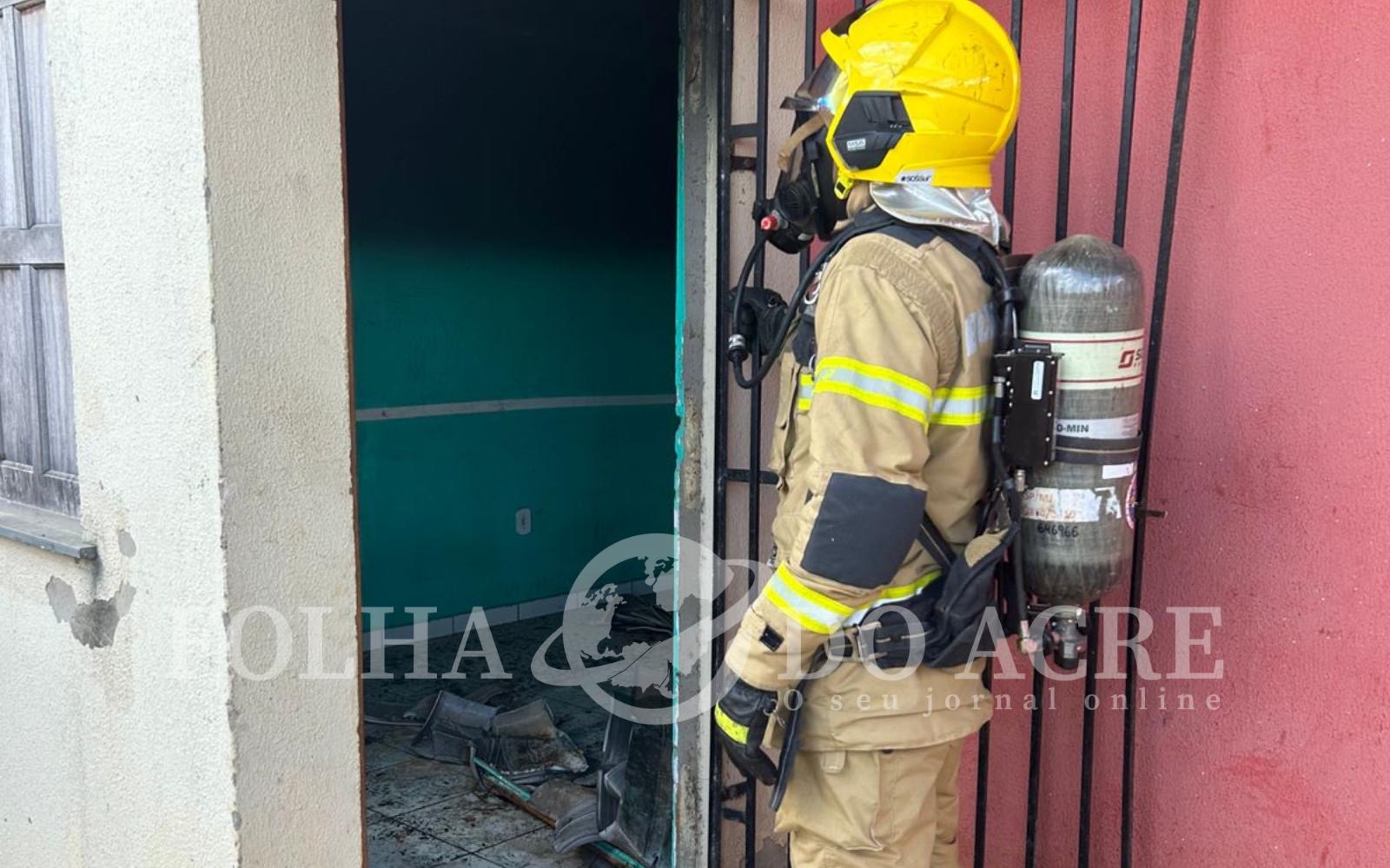 casa-que-estaria-funcionando-como-“quartel”-de-faccao-e-incendiada-na-cidade-do-povo