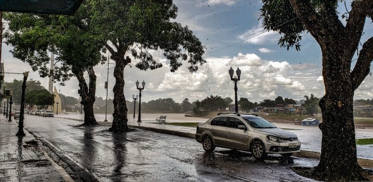 acre-tera-quinta-feira-de-tempo-quente-com-chuvas-rapidas-e-isoladas