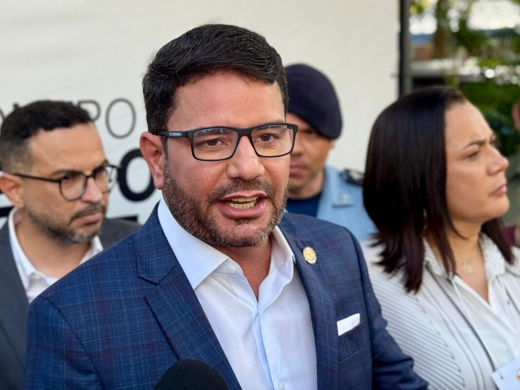 “passo-historico-para-a-democracia”,-diz-gladson-sobre-encontro-com-241-vereadores-no-acre